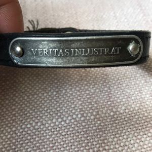 Marc Jacobs Veritas Inlustrat “truth enlightens”